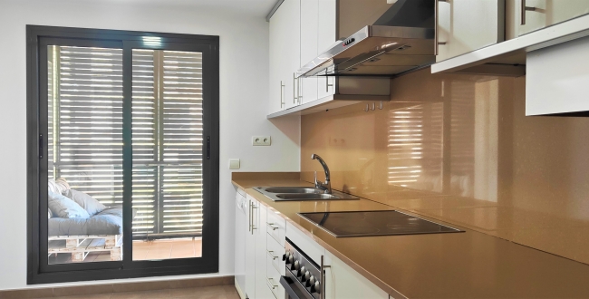 PISO DE 3 HABITACIONES Y 2 BAÑOS CON PARKING Y TRASTERO EN EL BARRIO DEL EIXAMPLE SUR DE GIRONA