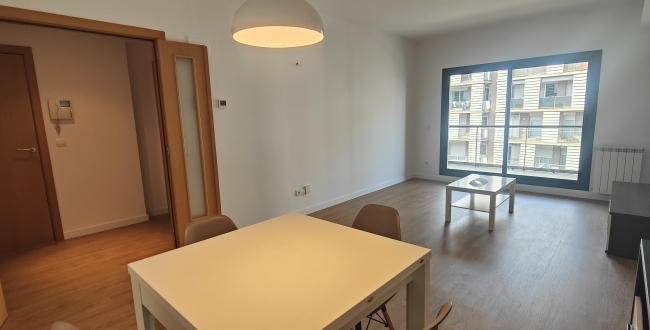 PISO DE 3 HABITACIONES Y 2 BAÑOS CON PARKING Y TRASTERO EN EL BARRIO DEL EIXAMPLE SUR DE GIRONA