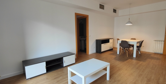 PISO DE 3 HABITACIONES Y 2 BAÑOS CON PARKING Y TRASTERO EN EL BARRIO DEL EIXAMPLE SUR DE GIRONA
