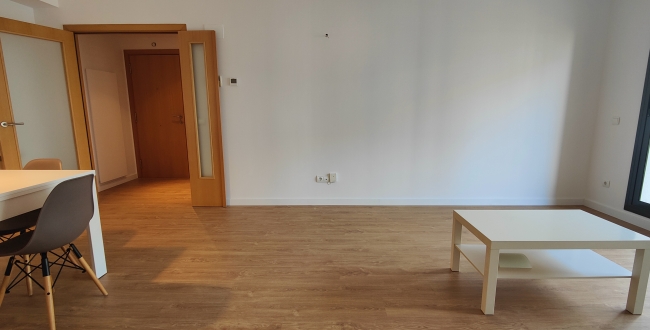 PISO DE 3 HABITACIONES Y 2 BAÑOS CON PARKING Y TRASTERO EN EL BARRIO DEL EIXAMPLE SUR DE GIRONA