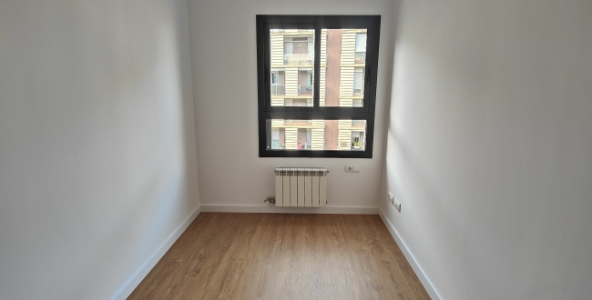 PISO DE 3 HABITACIONES Y 2 BAÑOS CON PARKING Y TRASTERO EN EL BARRIO DEL EIXAMPLE SUR DE GIRONA