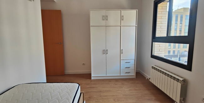 PISO DE 3 HABITACIONES Y 2 BAÑOS CON PARKING Y TRASTERO EN EL BARRIO DEL EIXAMPLE SUR DE GIRONA