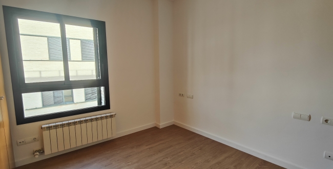 PISO DE 3 HABITACIONES Y 2 BAÑOS CON PARKING Y TRASTERO EN EL BARRIO DEL EIXAMPLE SUR DE GIRONA