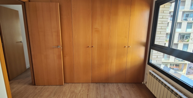 PISO DE 3 HABITACIONES Y 2 BAÑOS CON PARKING Y TRASTERO EN EL BARRIO DEL EIXAMPLE SUR DE GIRONA
