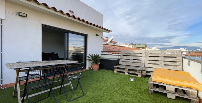 ÀTIC REFORMAT D'1 HABITACIÓ I TERRASSA A L'EIXAMPLE NORD DE GIRONA - LLOGUER DE TEMPORADA