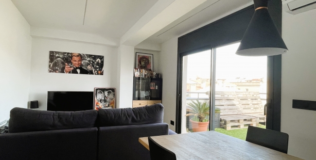 ÀTIC REFORMAT D'1 HABITACIÓ I TERRASSA A L'EIXAMPLE NORD DE GIRONA - LLOGUER DE TEMPORADA