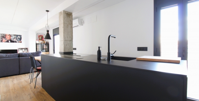 ÀTIC REFORMAT D'1 HABITACIÓ I TERRASSA A L'EIXAMPLE NORD DE GIRONA - LLOGUER DE TEMPORADA