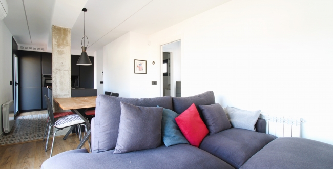 ÀTIC REFORMAT D'1 HABITACIÓ I TERRASSA A L'EIXAMPLE NORD DE GIRONA - LLOGUER DE TEMPORADA