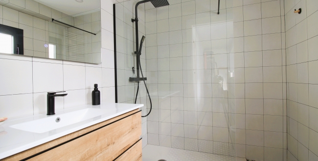 ÀTIC REFORMAT D'1 HABITACIÓ I TERRASSA A L'EIXAMPLE NORD DE GIRONA - LLOGUER DE TEMPORADA