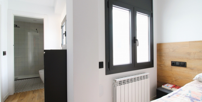 ÀTIC REFORMAT D'1 HABITACIÓ I TERRASSA A L'EIXAMPLE NORD DE GIRONA - LLOGUER DE TEMPORADA