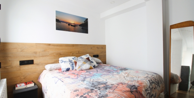 ÀTIC REFORMAT D'1 HABITACIÓ I TERRASSA A L'EIXAMPLE NORD DE GIRONA - LLOGUER DE TEMPORADA