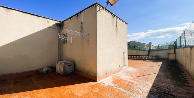 PENTHOUSE DUPLEX AVEC FANTASTIQUE TERRASSE SOLARIUM DE 70 M2 À SALT