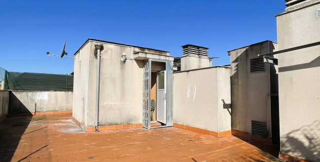 PENTHOUSE DUPLEX AVEC FANTASTIQUE TERRASSE SOLARIUM DE 70 M2 À SALT