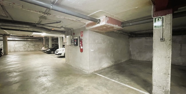 PISO SEMI NUEVO DE 2 HABITACIONES EXTERIORES CON PARKING INCLUIDO EN LA ZONA DE STA. EUGENIA - GIRONA