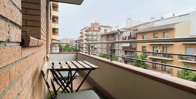 PISO SEMI NUEVO DE 2 HABITACIONES EXTERIORES CON PARKING INCLUIDO EN LA ZONA DE STA. EUGENIA - GIRONA