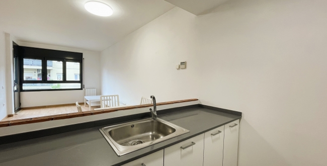 PISO SEMI NUEVO DE 2 HABITACIONES EXTERIORES CON PARKING INCLUIDO EN LA ZONA DE STA. EUGENIA - GIRONA