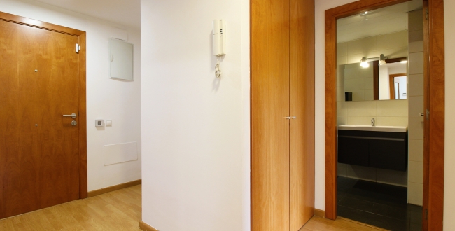 PISO SEMI NUEVO DE 2 HABITACIONES EXTERIORES CON PARKING INCLUIDO EN LA ZONA DE STA. EUGENIA - GIRONA