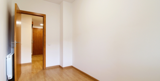 PISO SEMI NUEVO DE 2 HABITACIONES EXTERIORES CON PARKING INCLUIDO EN LA ZONA DE STA. EUGENIA - GIRONA