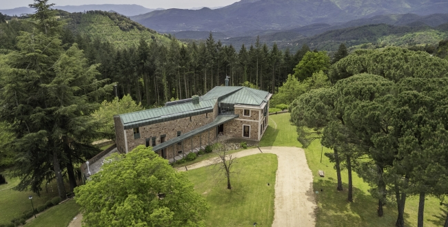 ŒUVRE DE MANUEL DE SOLÀ-MORALES À VENDRE : EXCLUSIVITÉ ET DESIGN À MONTSENY