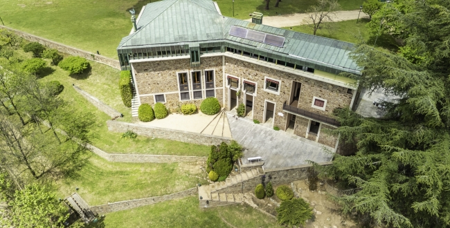 ŒUVRE DE MANUEL DE SOLÀ-MORALES À VENDRE : EXCLUSIVITÉ ET DESIGN À MONTSENY