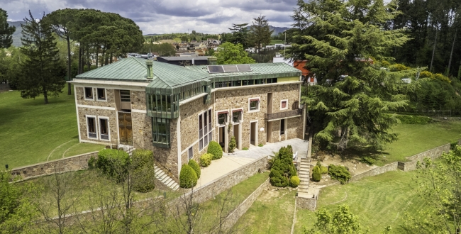 ŒUVRE DE MANUEL DE SOLÀ-MORALES À VENDRE : EXCLUSIVITÉ ET DESIGN À MONTSENY
