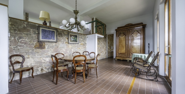 ŒUVRE DE MANUEL DE SOLÀ-MORALES À VENDRE : EXCLUSIVITÉ ET DESIGN À MONTSENY