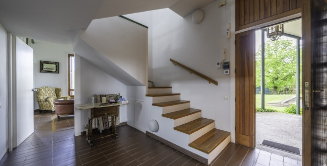 ŒUVRE DE MANUEL DE SOLÀ-MORALES À VENDRE : EXCLUSIVITÉ ET DESIGN À MONTSENY