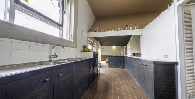 ŒUVRE DE MANUEL DE SOLÀ-MORALES À VENDRE : EXCLUSIVITÉ ET DESIGN À MONTSENY