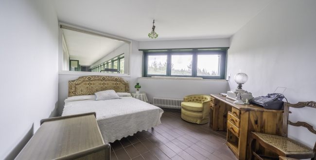 ŒUVRE DE MANUEL DE SOLÀ-MORALES À VENDRE : EXCLUSIVITÉ ET DESIGN À MONTSENY