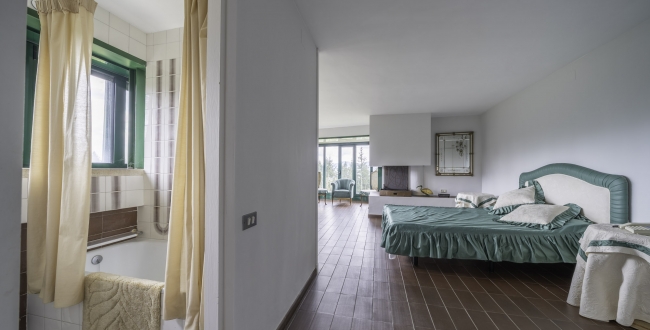 ŒUVRE DE MANUEL DE SOLÀ-MORALES À VENDRE : EXCLUSIVITÉ ET DESIGN À MONTSENY