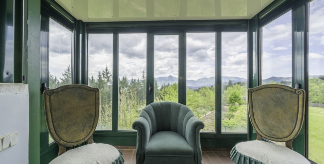 ŒUVRE DE MANUEL DE SOLÀ-MORALES À VENDRE : EXCLUSIVITÉ ET DESIGN À MONTSENY