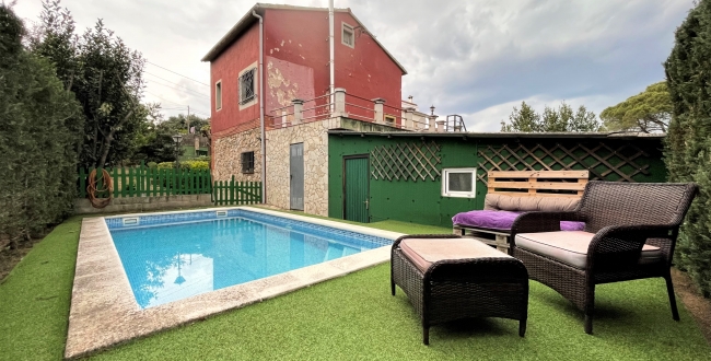 MAISON INDIVIDUELLE AVEC 2 CHAMBRES ET 2 SALLES DE BAINS ET PISCINE