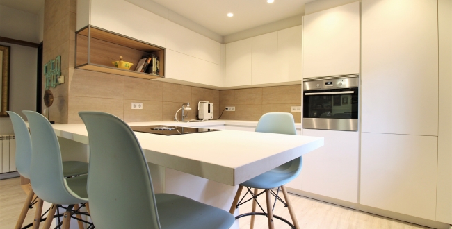 MAISON INDIVIDUELLE AVEC 2 CHAMBRES ET 2 SALLES DE BAINS ET PISCINE