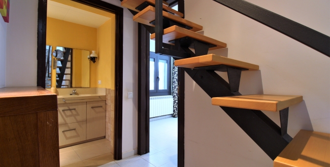 MAISON INDIVIDUELLE AVEC 2 CHAMBRES ET 2 SALLES DE BAINS ET PISCINE