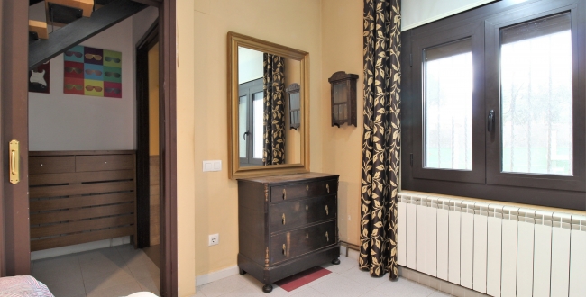 MAISON INDIVIDUELLE AVEC 2 CHAMBRES ET 2 SALLES DE BAINS ET PISCINE