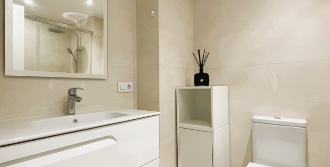 APPARTEMENT 3 CHAMBRES RÉNOVÉ AVEC VUES SPECTACULAIRES ET SITUATION PRIVILÉGIÉE À GÉRONEv