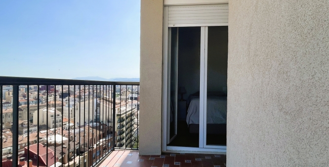 APPARTEMENT 3 CHAMBRES RÉNOVÉ AVEC VUES SPECTACULAIRES ET SITUATION PRIVILÉGIÉE À GÉRONEv