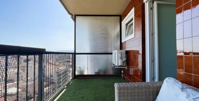 APPARTEMENT 3 CHAMBRES RÉNOVÉ AVEC VUES SPECTACULAIRES ET SITUATION PRIVILÉGIÉE À GÉRONEv
