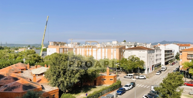 APPARTEMENT 4 CHAMBRES RÉNOVÉ AVEC TRÈS BELLES VUES À CAN GIBERT DEL PLA