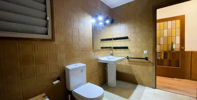 APPARTEMENT DE 114 M² UTILE AVEC 4 CHAMBRES DOUBLES EXTÉRIEURES ET 2 SALLES DE BAINS À LA DEVESA - GIRONA