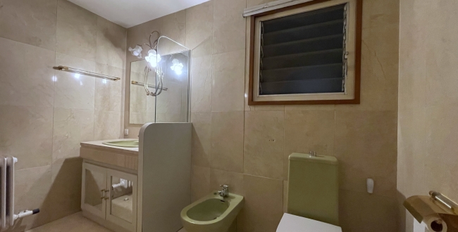 APPARTEMENT DE 114 M² UTILE AVEC 4 CHAMBRES DOUBLES EXTÉRIEURES ET 2 SALLES DE BAINS À LA DEVESA - GIRONA