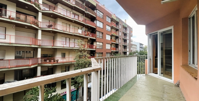 APPARTEMENT DE 114 M² UTILE AVEC 4 CHAMBRES DOUBLES EXTÉRIEURES ET 2 SALLES DE BAINS À LA DEVESA - GIRONA