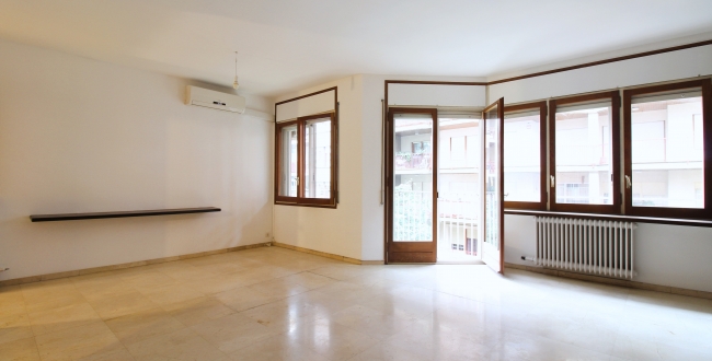 APPARTEMENT DE 114 M² UTILE AVEC 4 CHAMBRES DOUBLES EXTÉRIEURES ET 2 SALLES DE BAINS À LA DEVESA - GIRONA