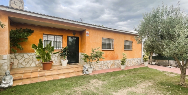 MAISON INDIVIDUELLE DE 3 CHAMBRES DANS L'URBANISATION LA GOBA - VIDRERES