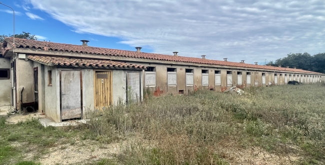 FINCA CATALOGADA COM A MASIA I INSTAL·LACIÓ RURAL AMB 10 HA DE TERRENY A BESCANÓ - GIRONA