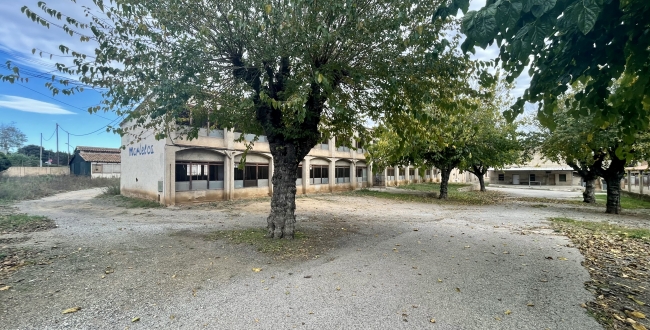 FINCA CATALOGADA COM A MASIA I INSTAL·LACIÓ RURAL AMB 10 HA DE TERRENY A BESCANÓ - GIRONA