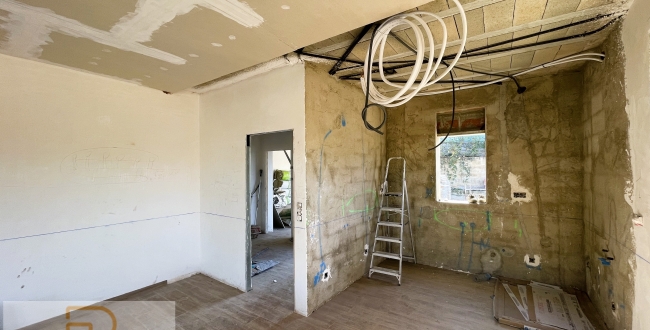 CASA D’OBRA NOVA A SILS AMB JARDÍ I PISCINA