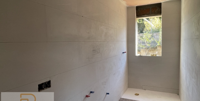 CASA D’OBRA NOVA A SILS AMB JARDÍ I PISCINA