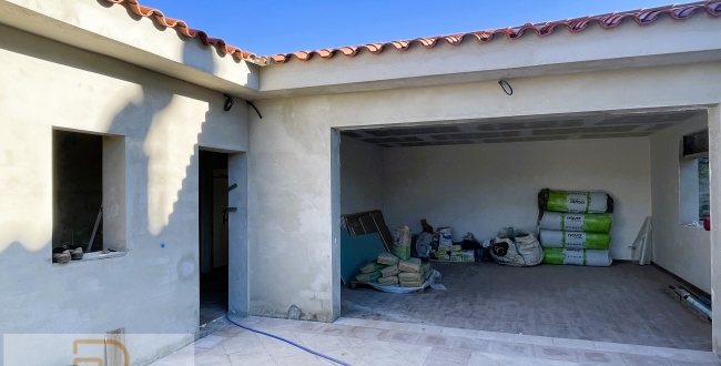 CASA D’OBRA NOVA A SILS AMB JARDÍ I PISCINA