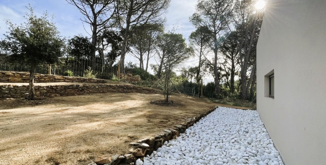 CASA UNIFAMILIAR DE DISSENY CONTEMPORANI I ELEGÀNCIA MEDITERRANEA A BEGUR